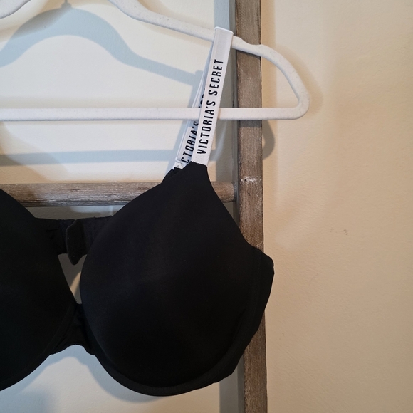 ⭐️40% Off⭐️ Victoria's Secret T-shirt Lightly Lined Demi - Picture 3 of 13